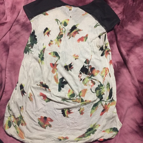 Vera Wang Floral Top - Picture 2 of 12